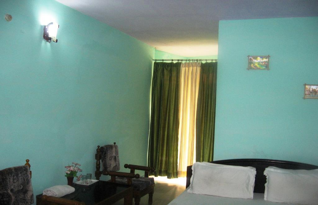 Hotel Arsh International Nainital Zimmer foto